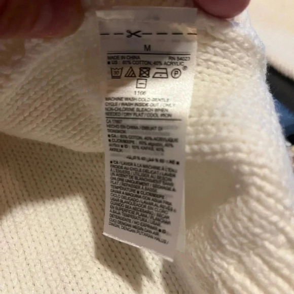 Old Navy cream king sweater with popcorn detail on front - Medium - Picture 8 of 13